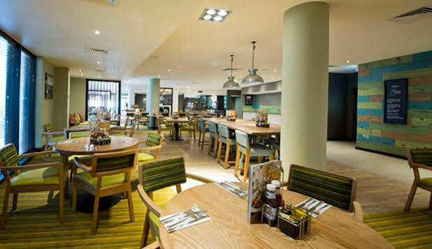 Premier Inn Edinburgh City Centre Royal Mile Edimburgo Exterior foto